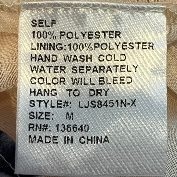 L'Atiste Medium Long Sleeve Floral Print Romper V-neck Open Back - Picture 6 of 8